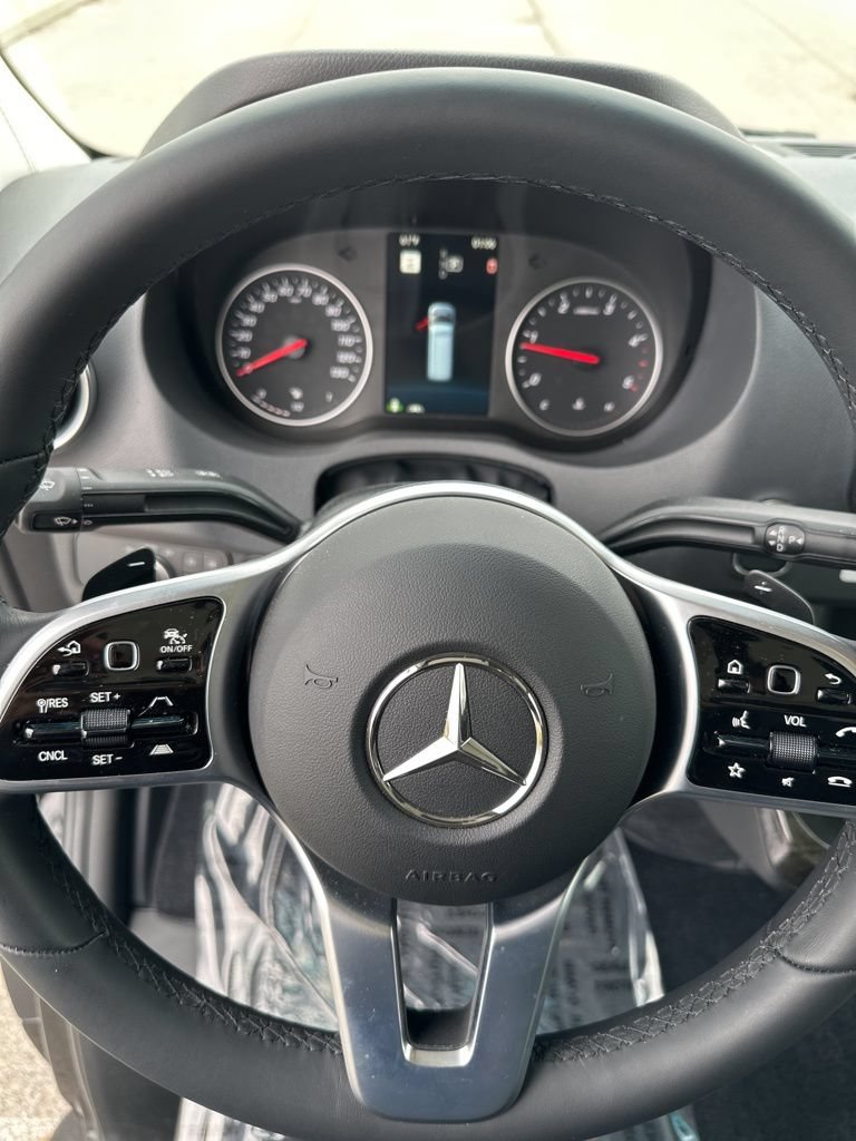 Used 2023 Mercedes-Benz Sprinter 3500 image 35