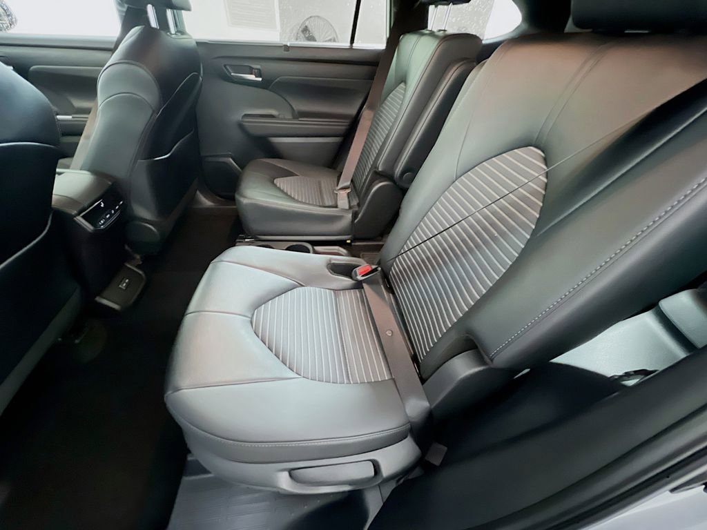 Certified 2025 Toyota Highlander XSE image 23