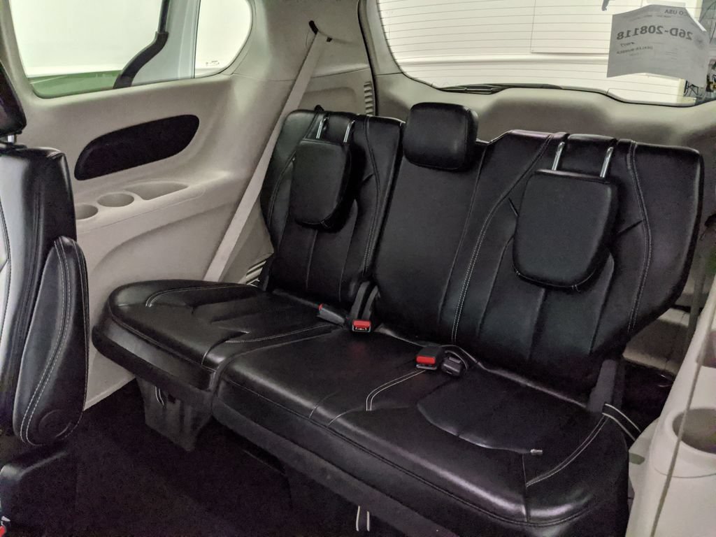 Used 2024 Chrysler Pacifica Touring-L FWD image 18