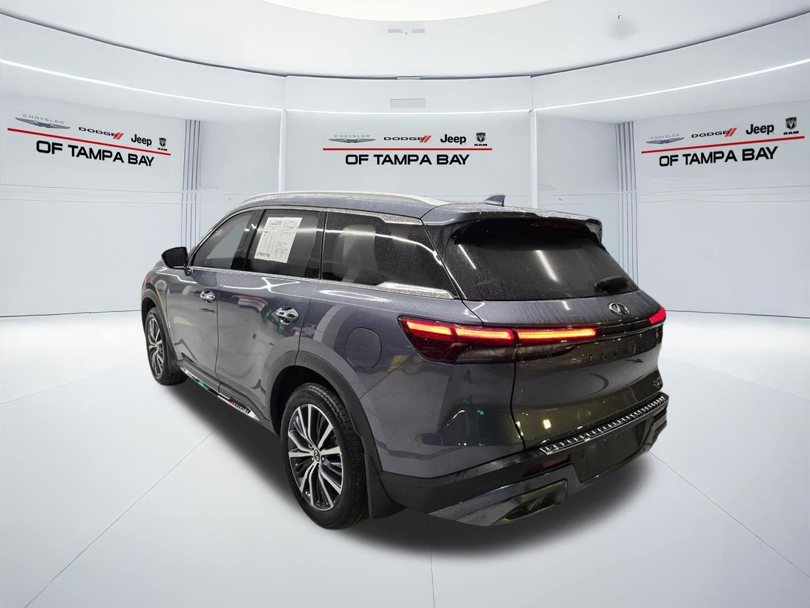 Used 2023 INFINITI QX60 Sensory w/ Vision Package FWD image 4