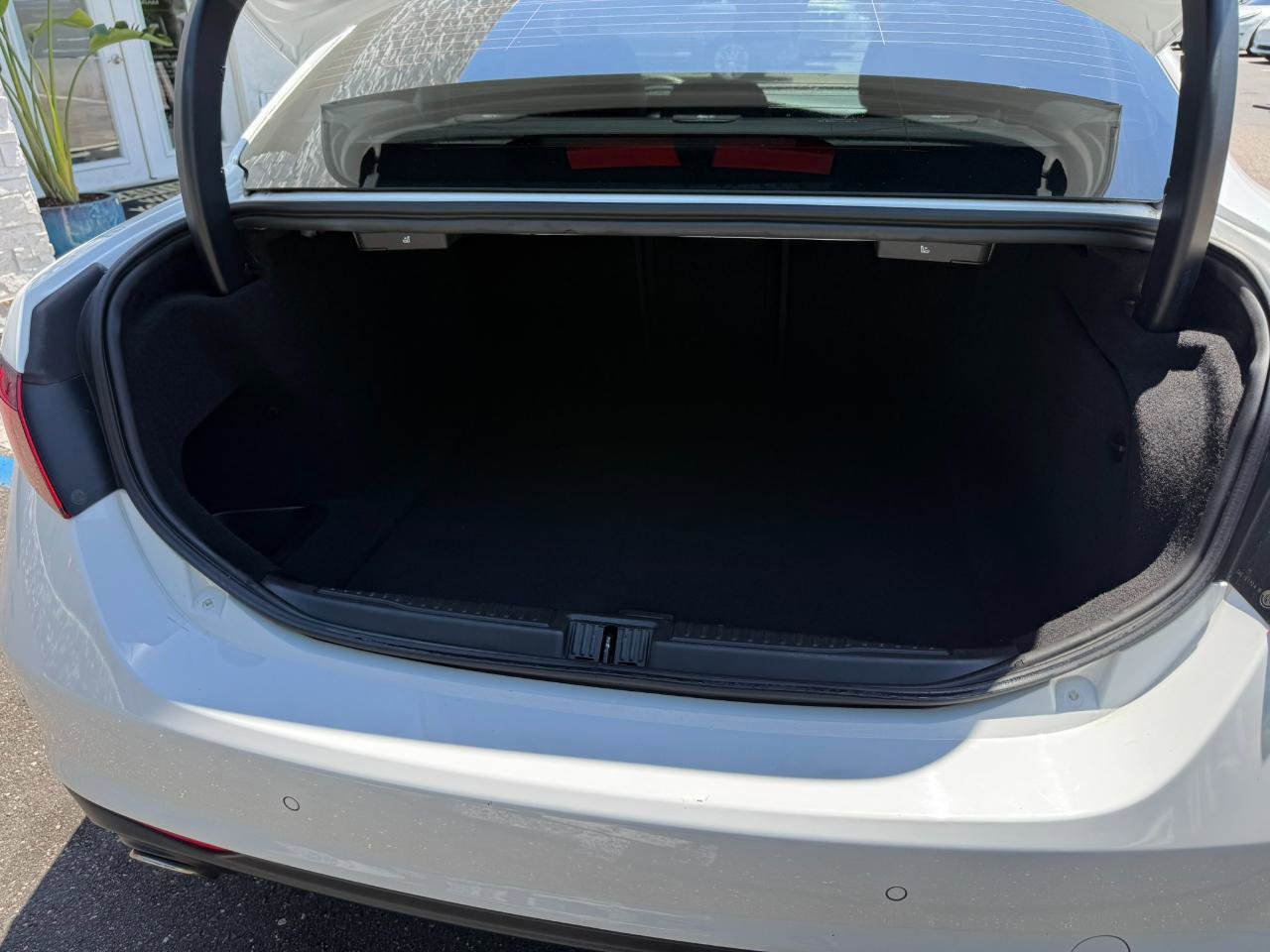Used 2017 Alfa Romeo Giulia image 18