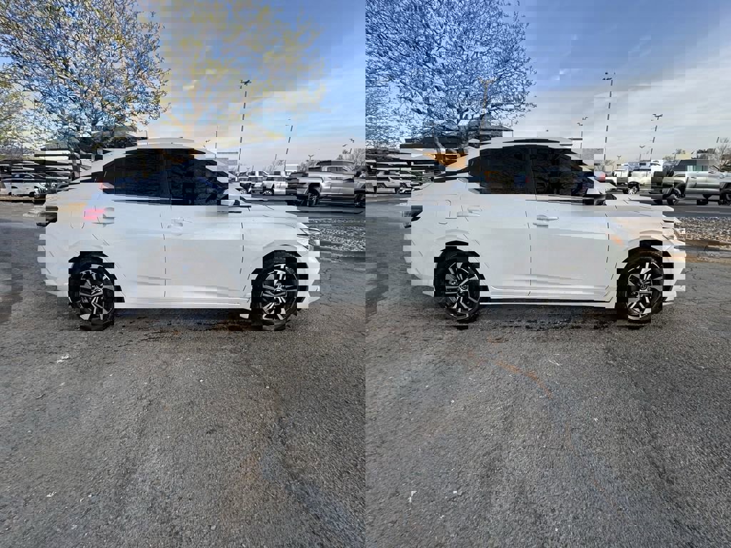 Used 2022 Nissan Sentra SV w/ Trunk Package image 3