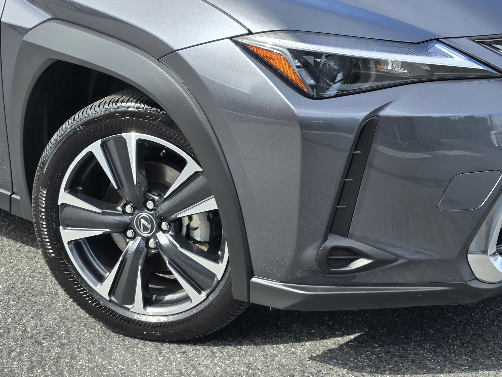 Certified 2025 Lexus UX 300h FWD w/ Accessory Package (Z1) image 9