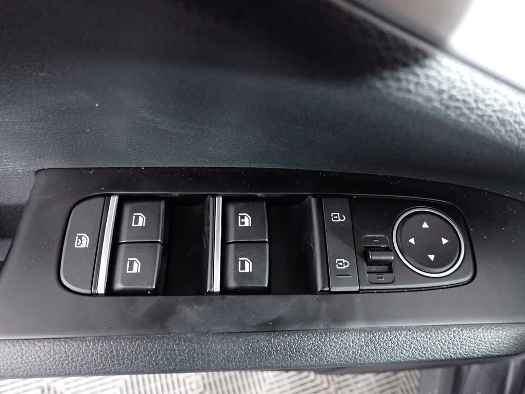 Used 2025 Kia Soul LX w/ LX Technology Package FWD image 18