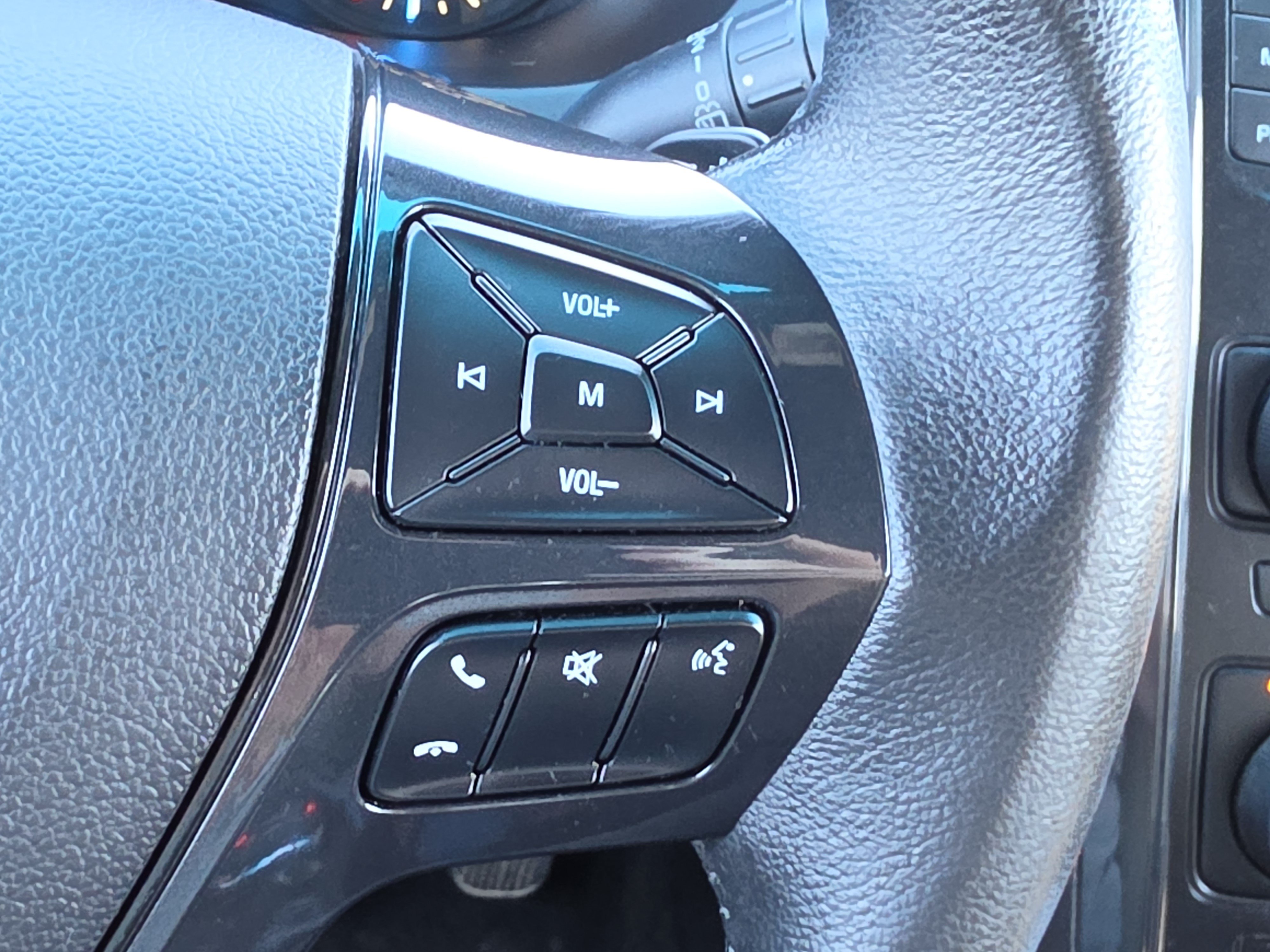Used 2017 Ford Explorer XLT AWD/4WD image 18