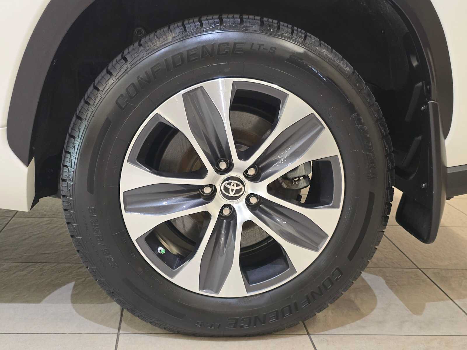 Certified 2020 Toyota Highlander XLE AWD/4WD image 8
