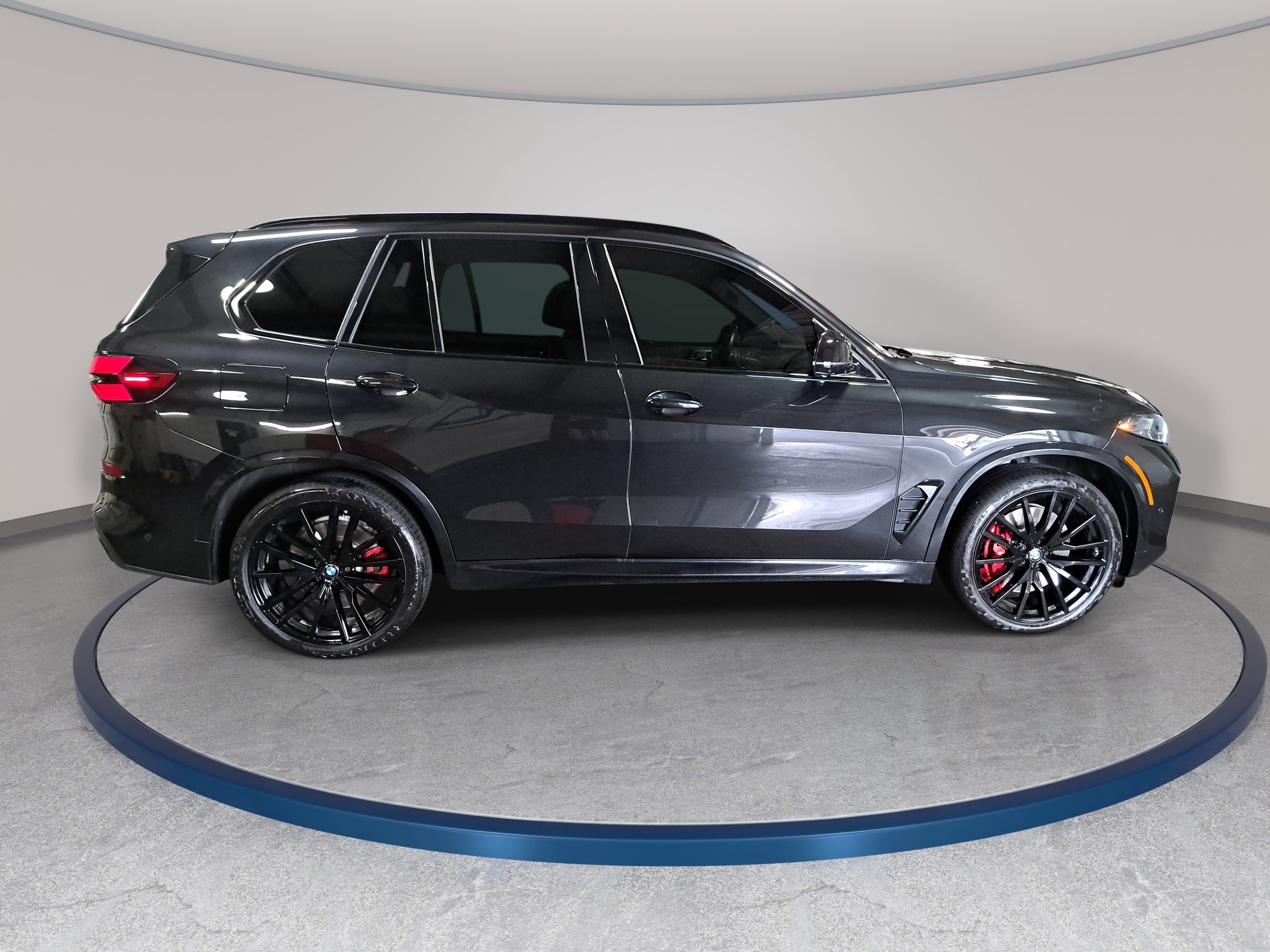 Used 2025 BMW X5 M60i AWD/4WD image 4