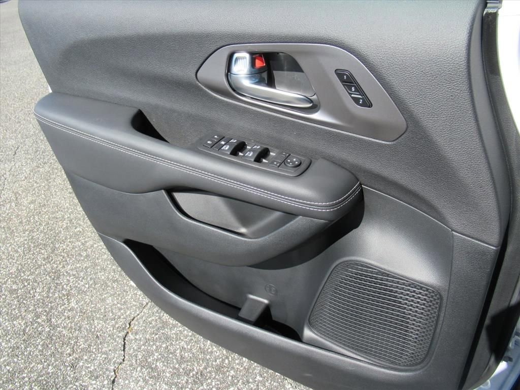 New 2026 Chrysler Pacifica Select FWD image 24