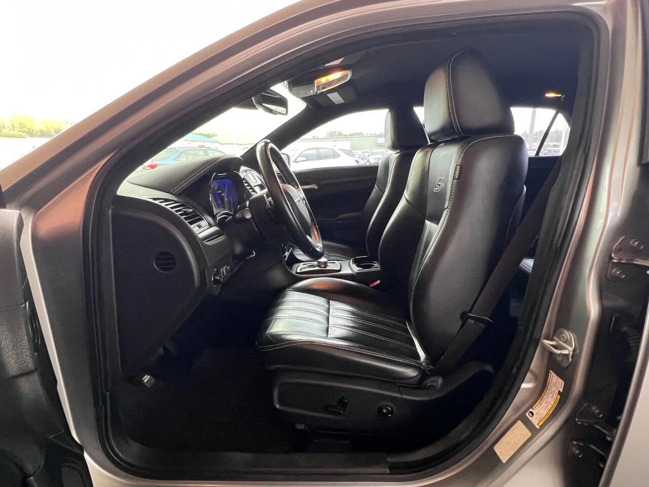 Used 2016 Chrysler 300 S image 10