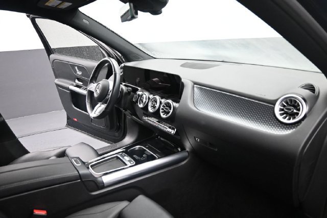 Used 2025 Mercedes-Benz GLA 250 4MATIC image 25
