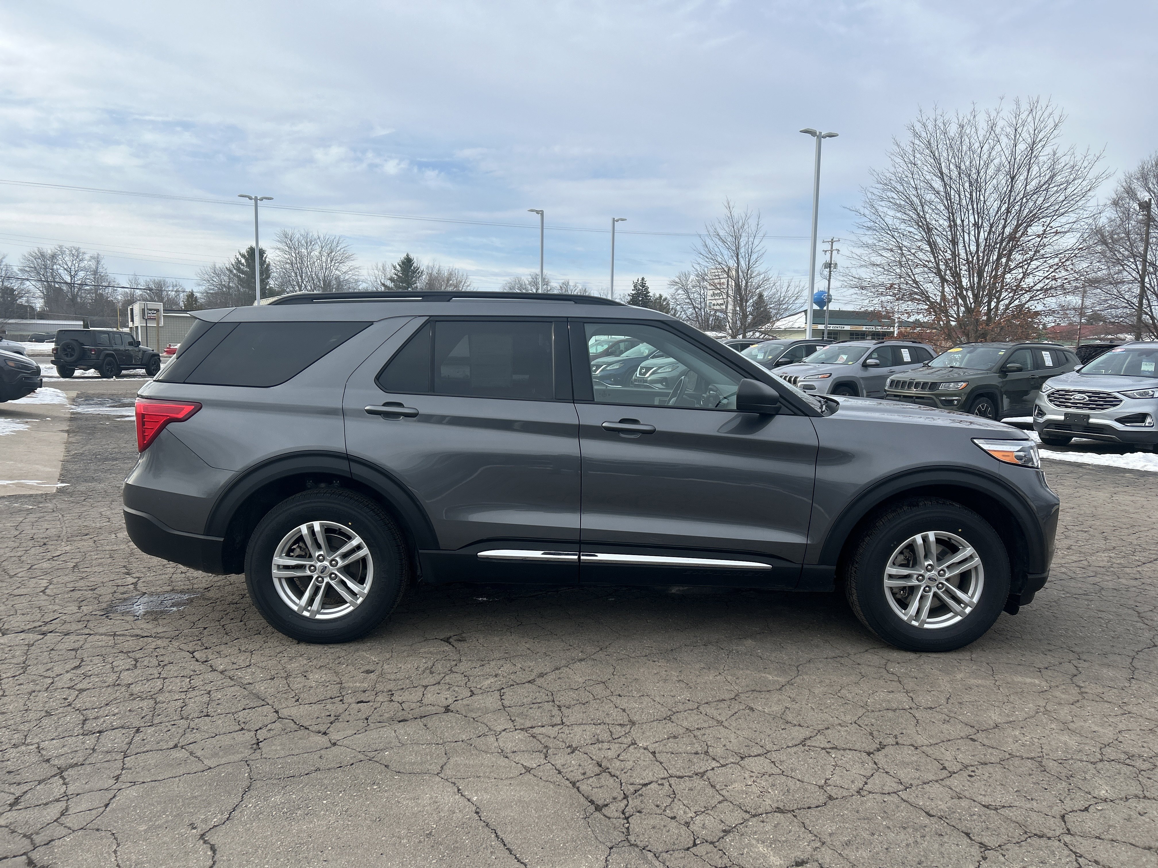 Certified 2022 Ford Explorer XLT w/ Equipment Group 202A image 2