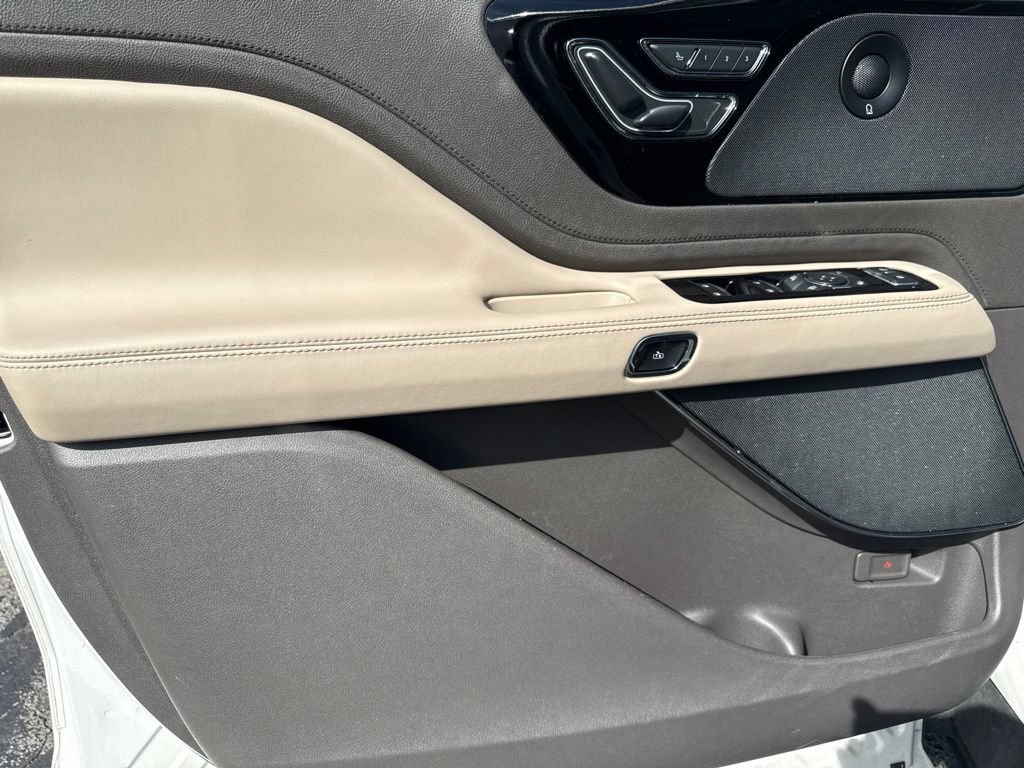 Used 2022 Lincoln Aviator Reserve w/ Equipment Group 201A AWD/4WD image 21