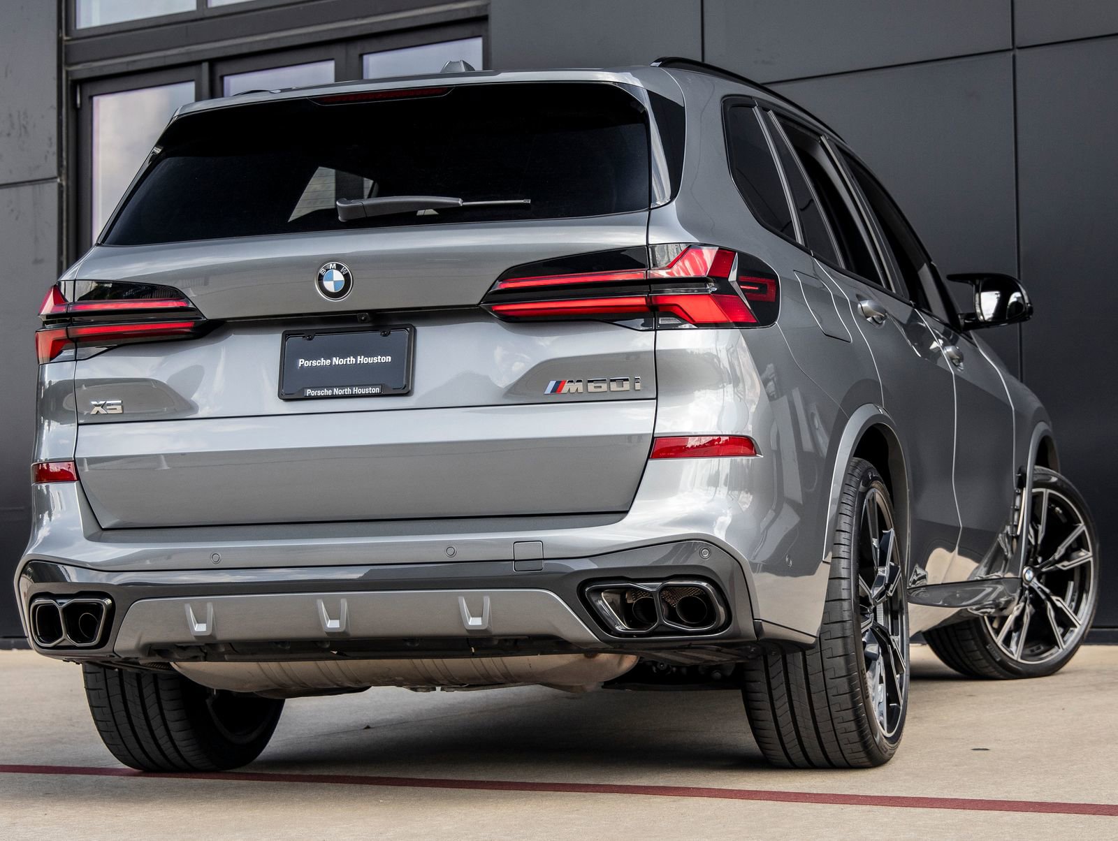Used 2026 BMW X5 M60i w/ Climate Comfort Package image 8