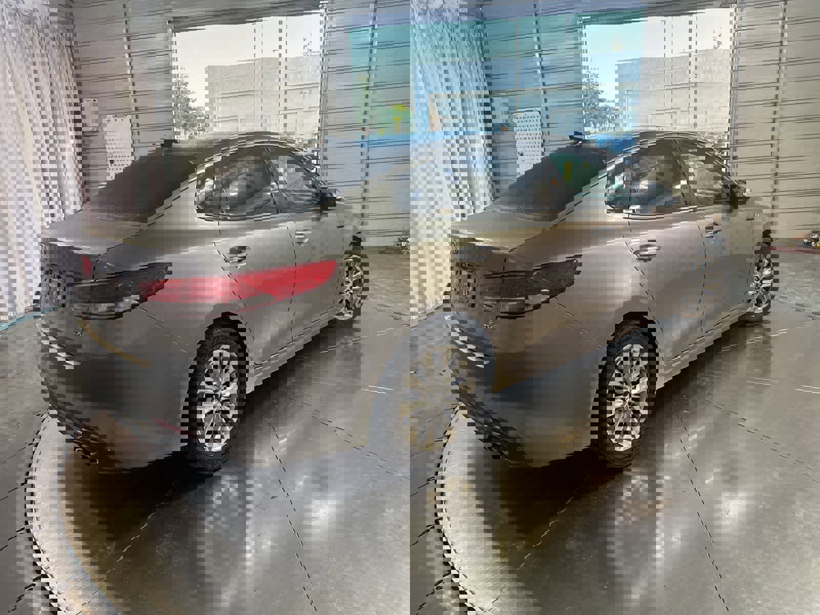 Used 2016 Kia Optima EX w/ Premium Package image 4