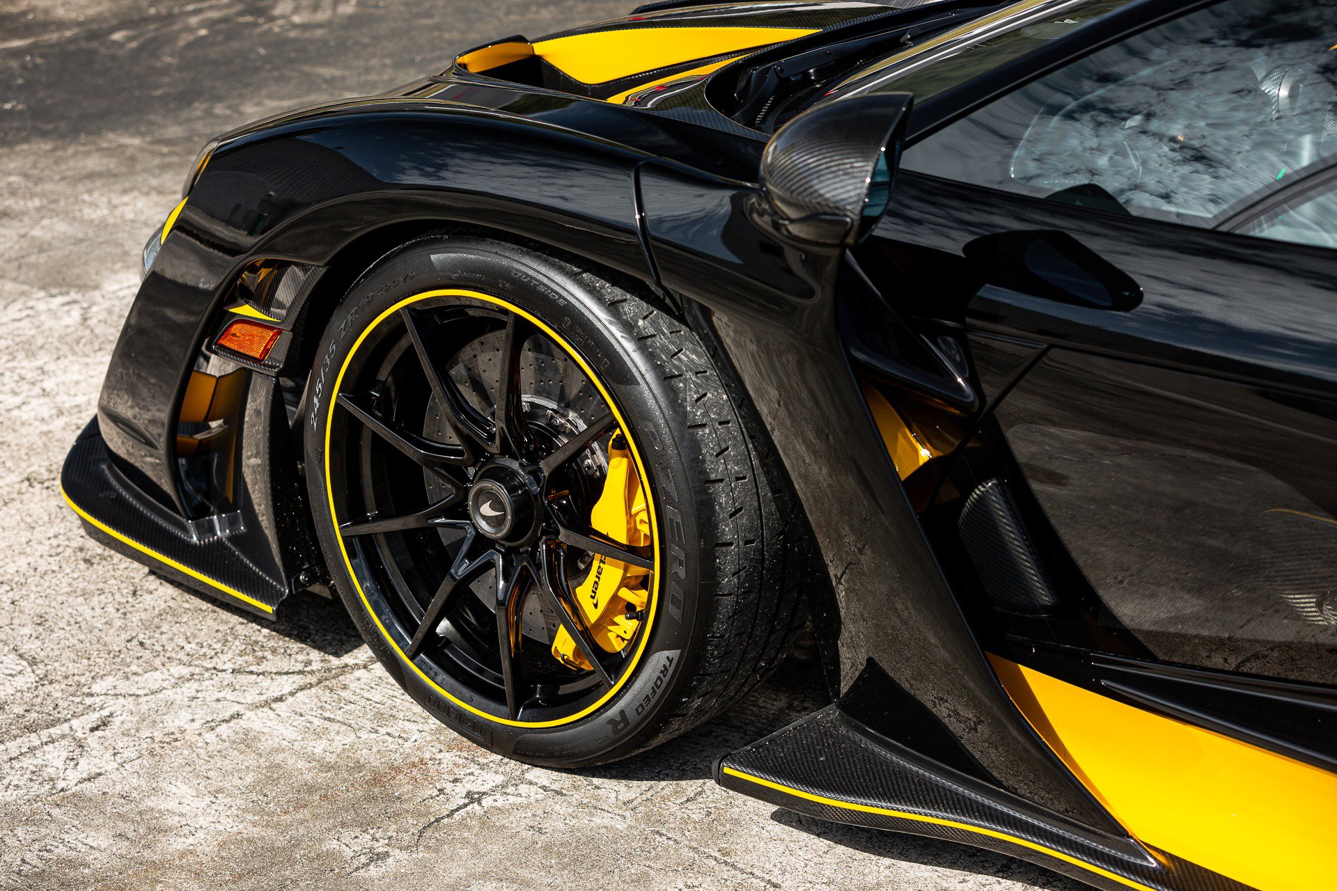 Used 2019 McLaren Senna image 13