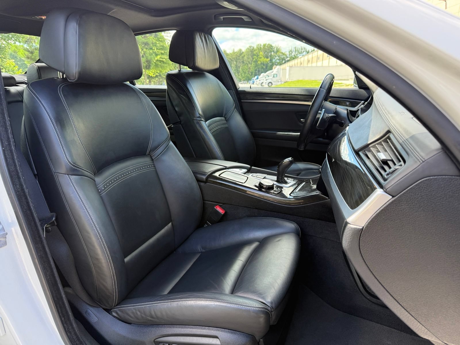 Used 2015 BMW 550i Sedan RWD image 39