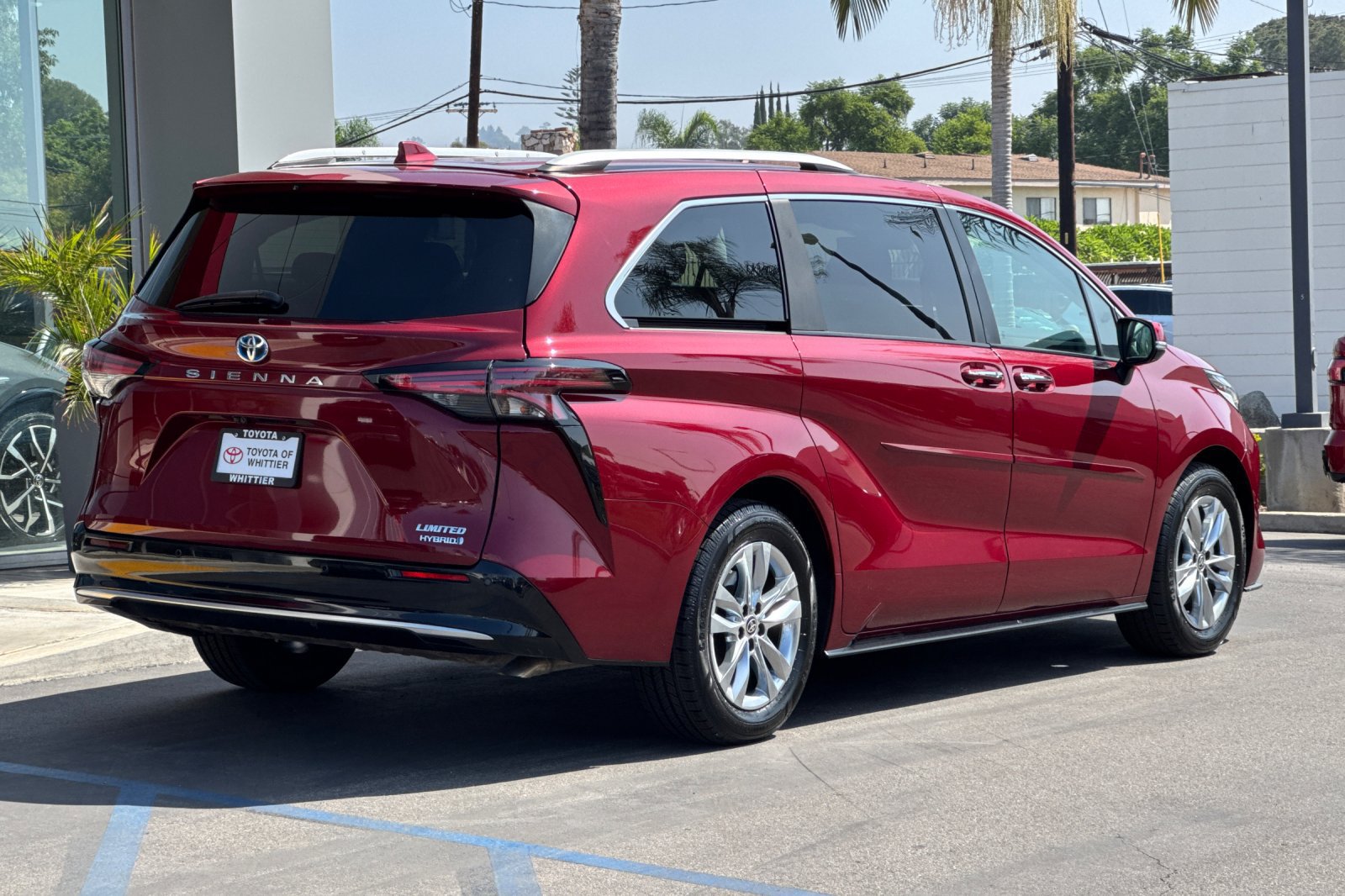 Certified 2024 Toyota Sienna Limited FWD image 5
