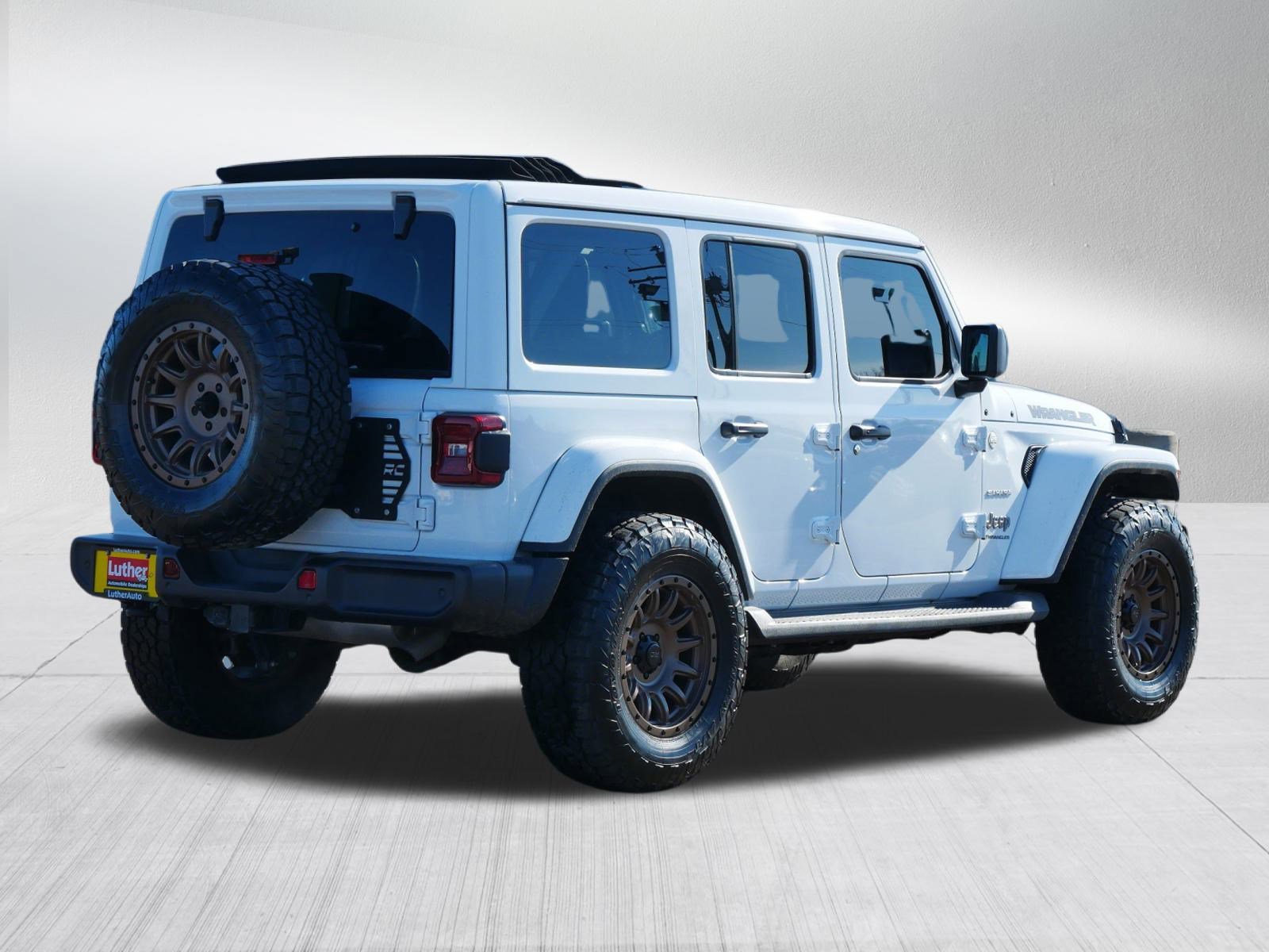 Used 2024 Jeep Wrangler Sahara w/ Technology Group image 7