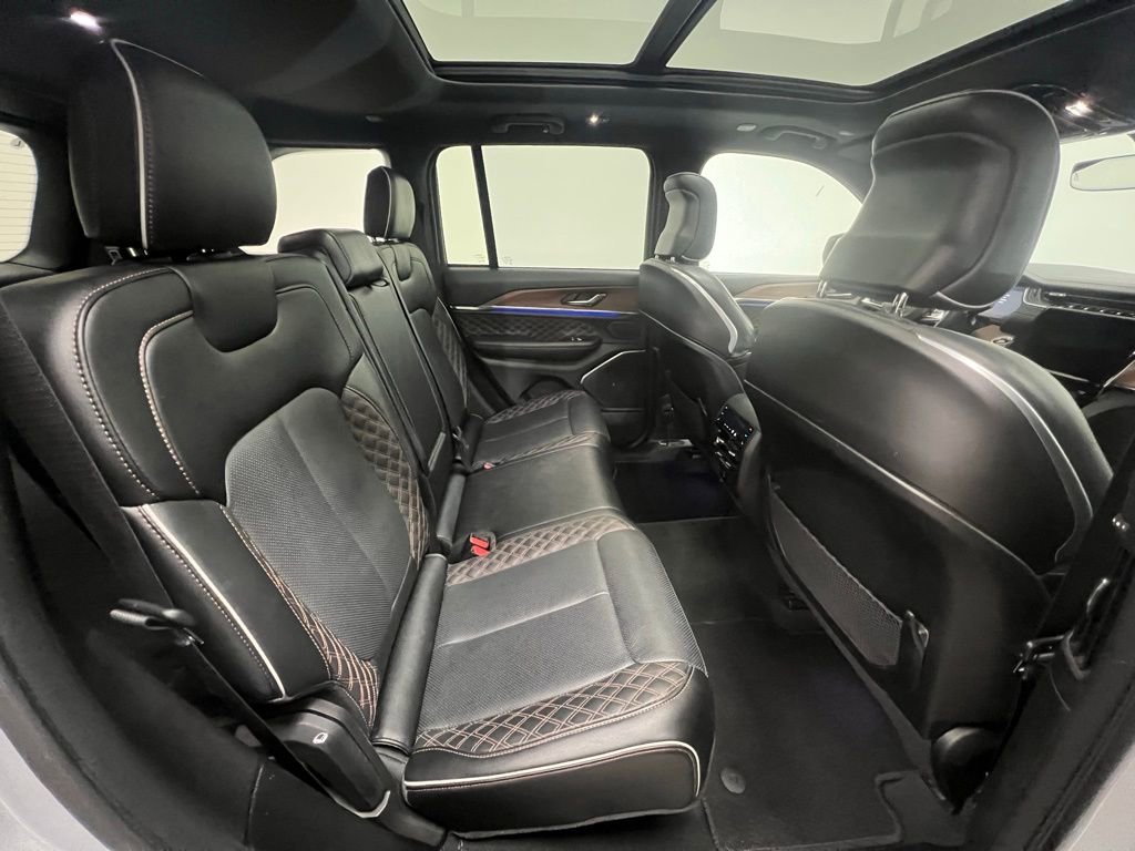 Used 2024 Jeep Grand Cherokee Summit image 8