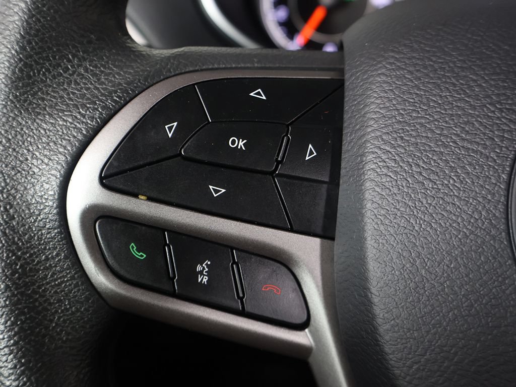 Used 2021 Jeep Cherokee Latitude FWD image 33