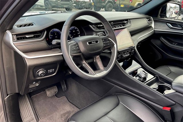 Used 2024 Jeep Grand Cherokee Limited w/ Trailer Tow Package image 15