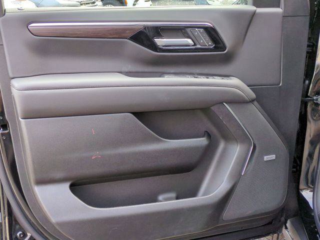 New 2026 Chevrolet Suburban LT image 13