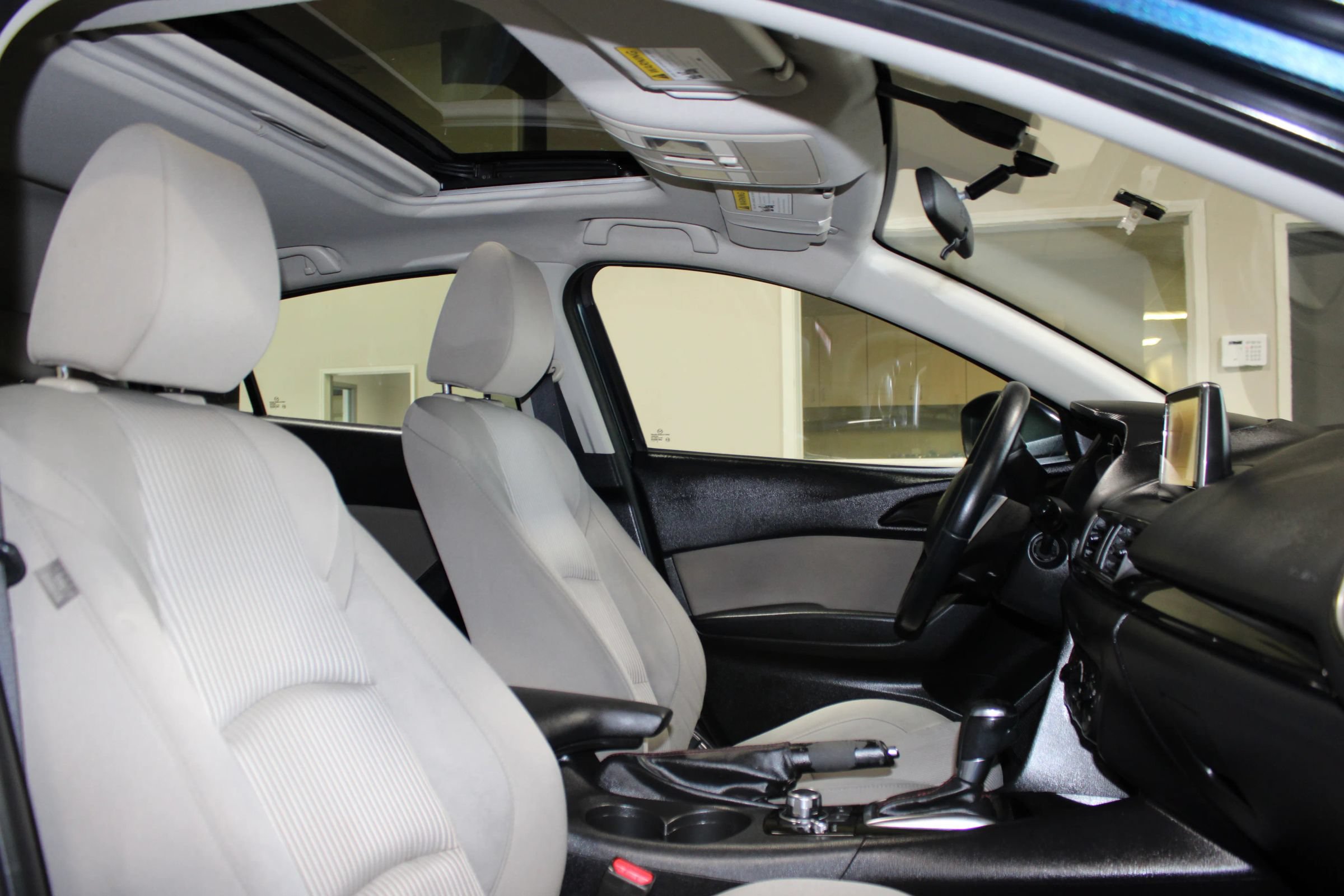 Used 2016 MAZDA MAZDA3 i Touring FWD image 31