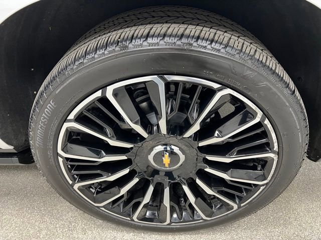 Used 2025 Chevrolet Tahoe High Country AWD/4WD image 16