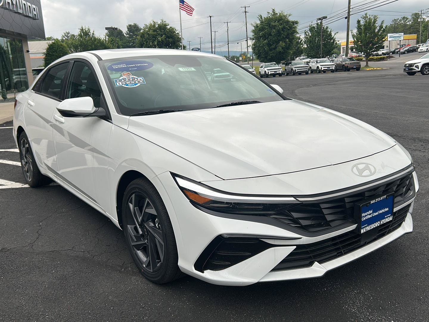 Certified 2025 Hyundai Elantra Limited FWD image 10