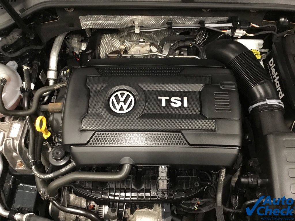 Used 2017 Volkswagen GTI SE image 34