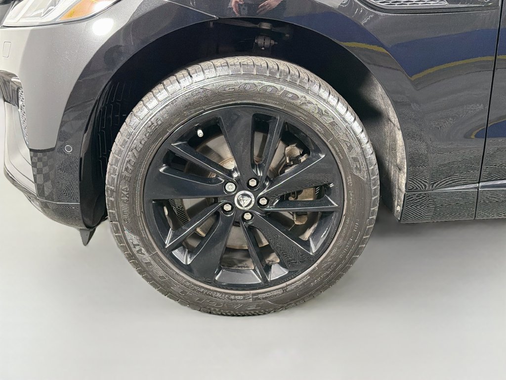 Used 2026 Jaguar F-PACE R-Dynamic S AWD/4WD image 32