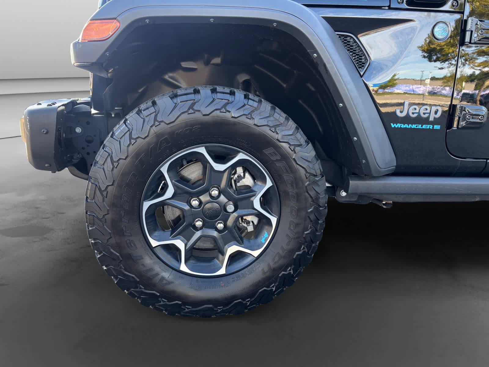 Used 2023 Jeep Wrangler Unlimited Rubicon 4xe w/ Steel Bumper Group AWD/4WD image 9