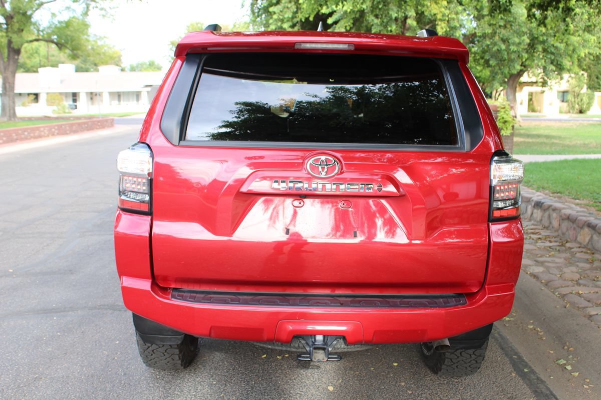 Used 2022 Toyota 4Runner SR5 Premium w/ Moonroof Package AWD/4WD image 5