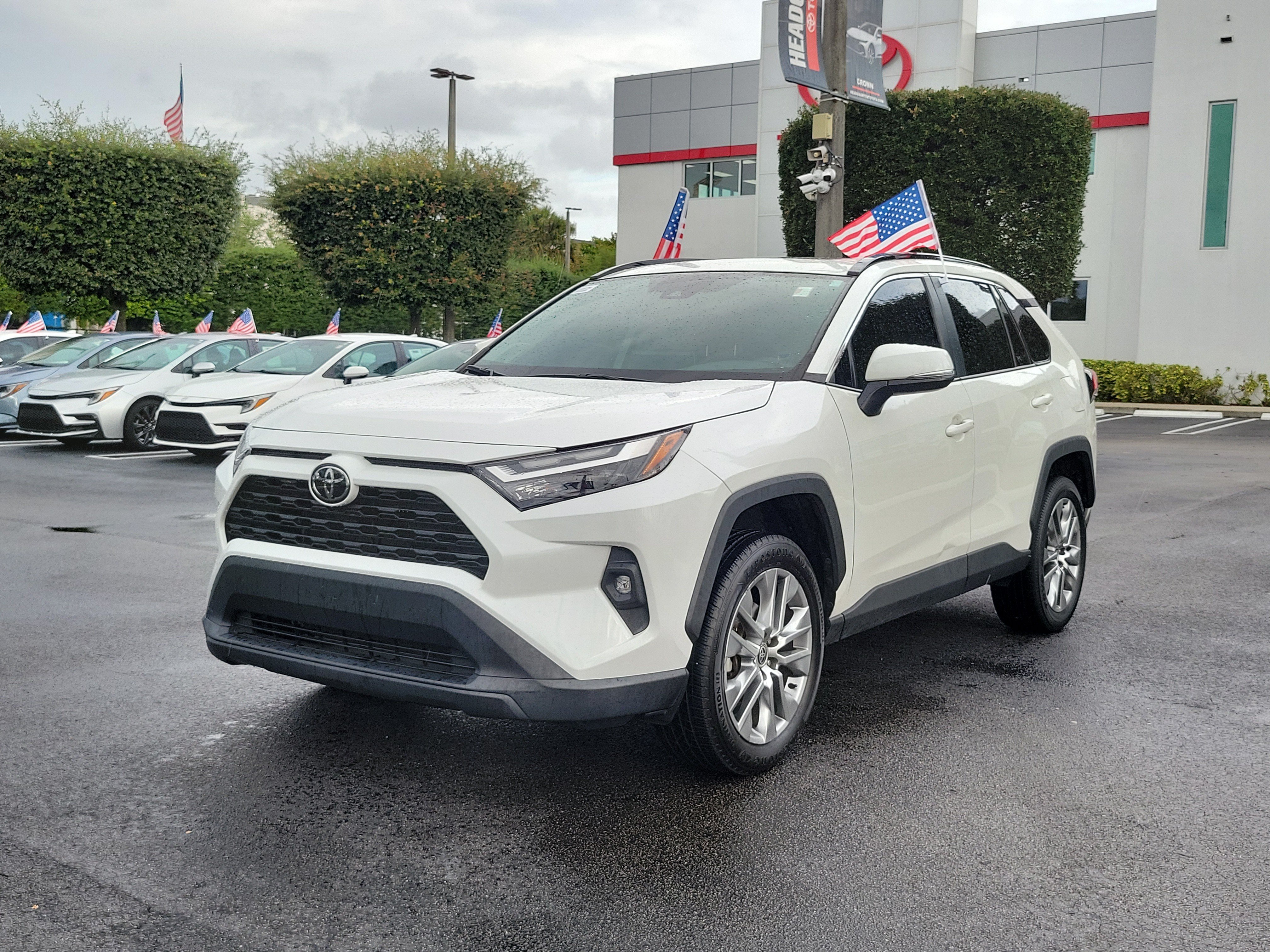 Used 2022 Toyota RAV4 XLE Premium FWD image 6