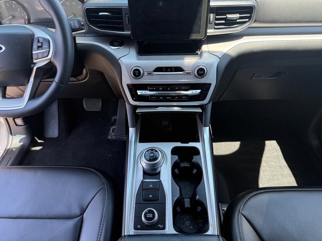 Used 2023 Ford Explorer XLT w/ Equipment Group 202A AWD/4WD image 15