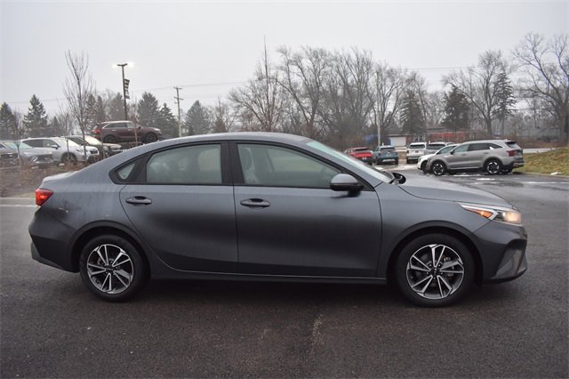 Used 2022 Kia Forte LXS w/ LXS Technology Package image 2
