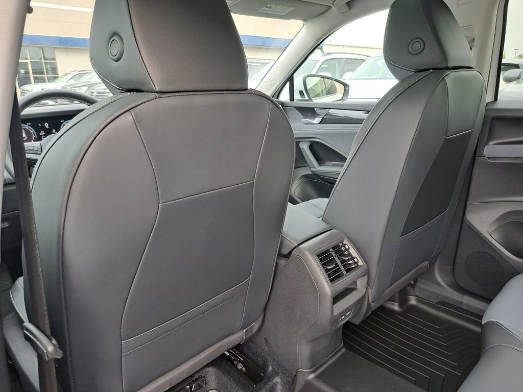 New 2026 Volkswagen Tiguan SE image 24