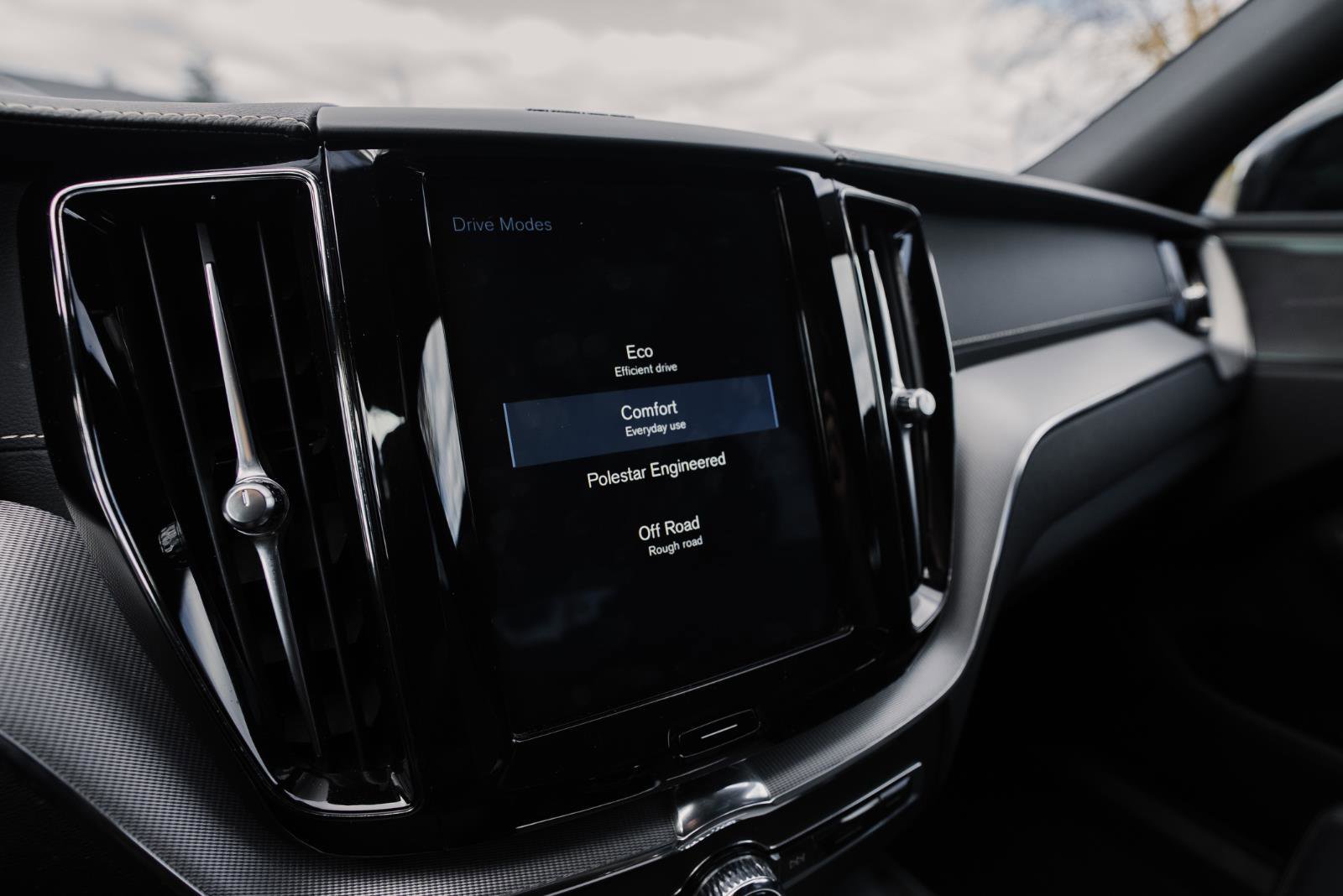 Used 2020 Volvo XC60 T6 R-Design image 33