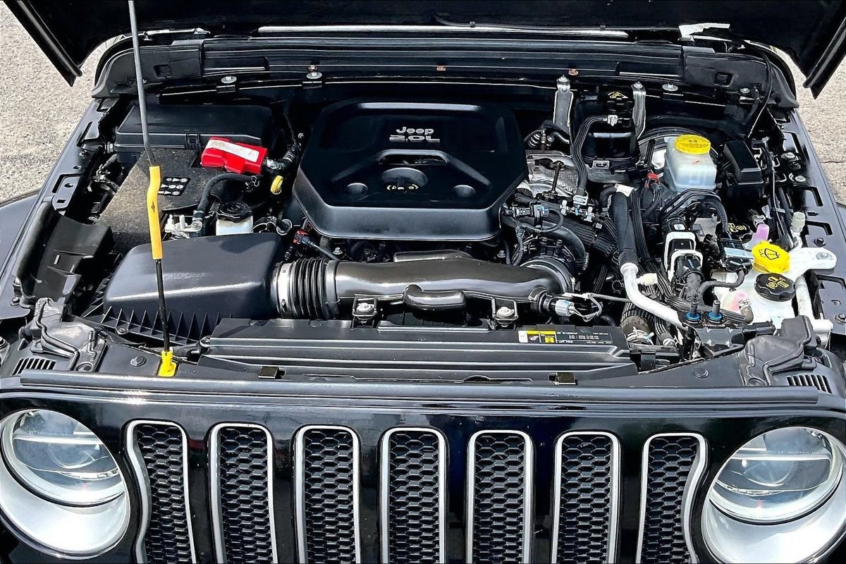 Used 2018 Jeep Wrangler Unlimited Sahara AWD/4WD image 39
