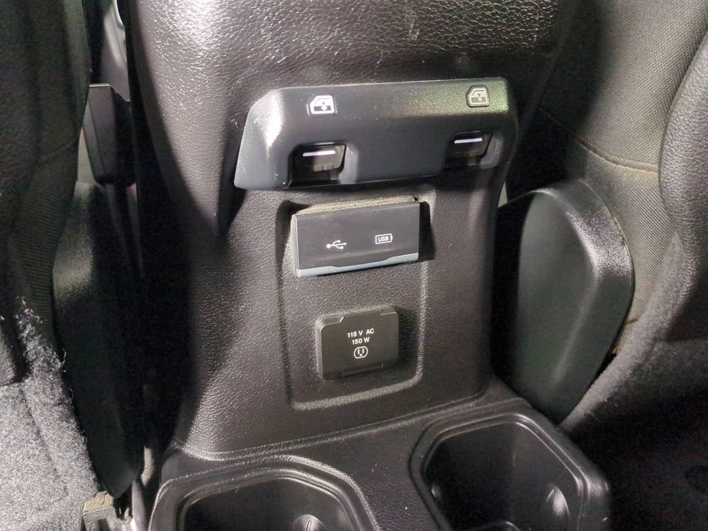 Used 2018 Jeep Wrangler Unlimited Rubicon w/ Cold Weather Group AWD/4WD image 16