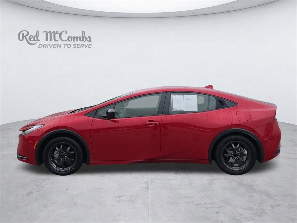Used 2025 Toyota Prius LE FWD image 2