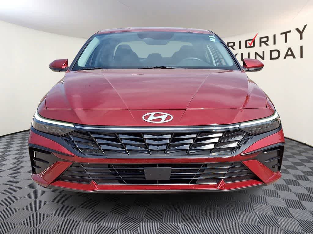 Used 2024 Hyundai Elantra SEL w/ Convenience Package image 2