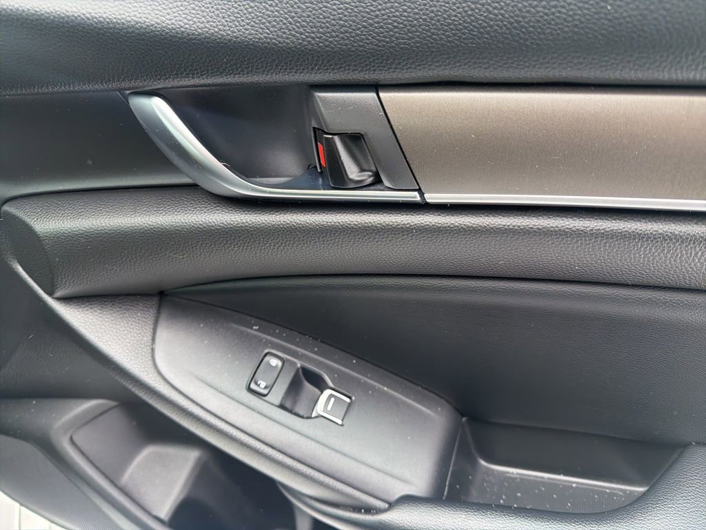 Used 2018 Honda Accord LX image 19