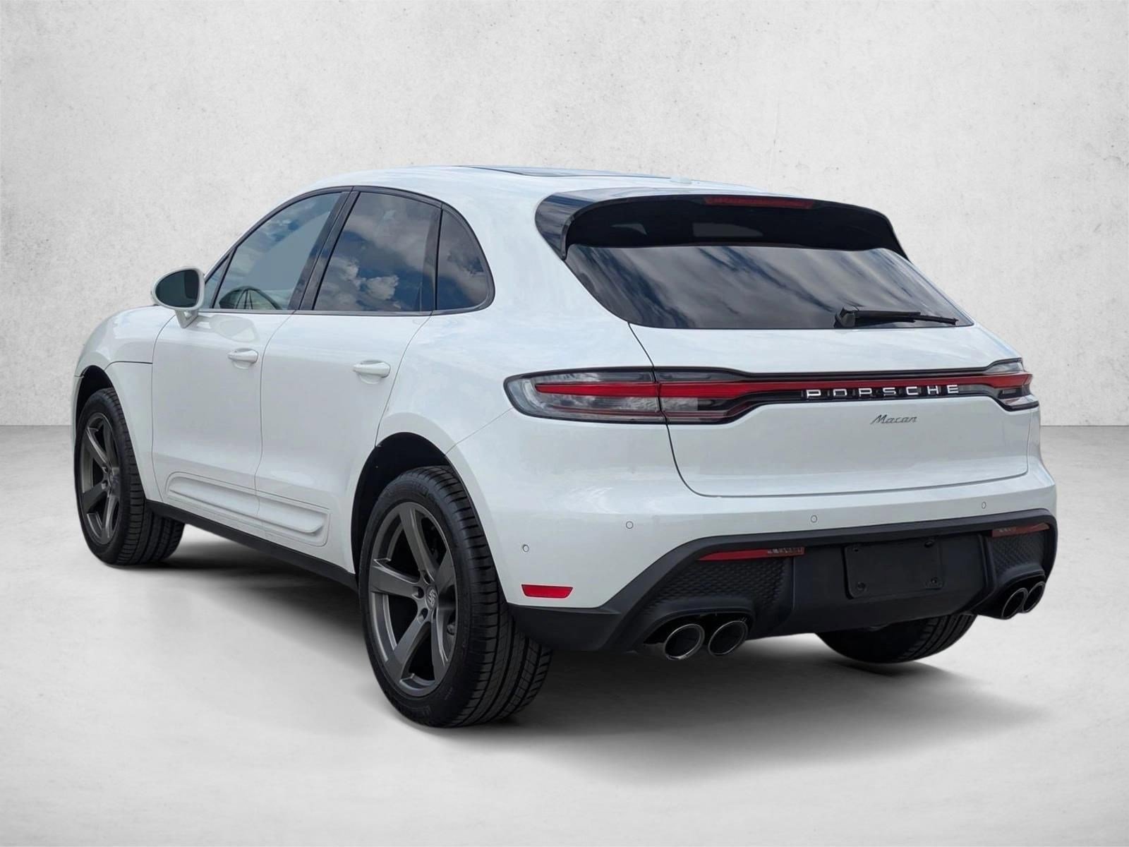 Certified 2025 Porsche Macan AWD/4WD image 3