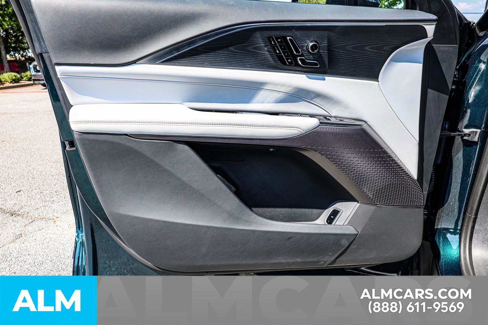 Used 2025 Cadillac Lyriq Luxury image 43