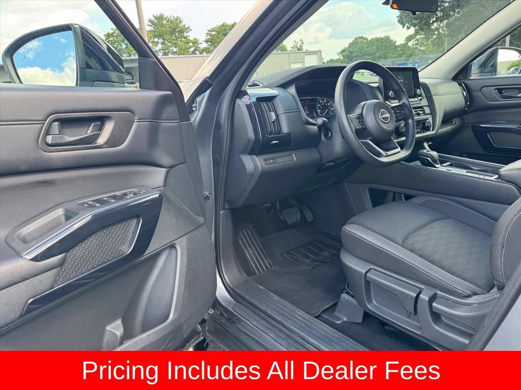 Used 2024 Nissan Pathfinder S FWD image 14