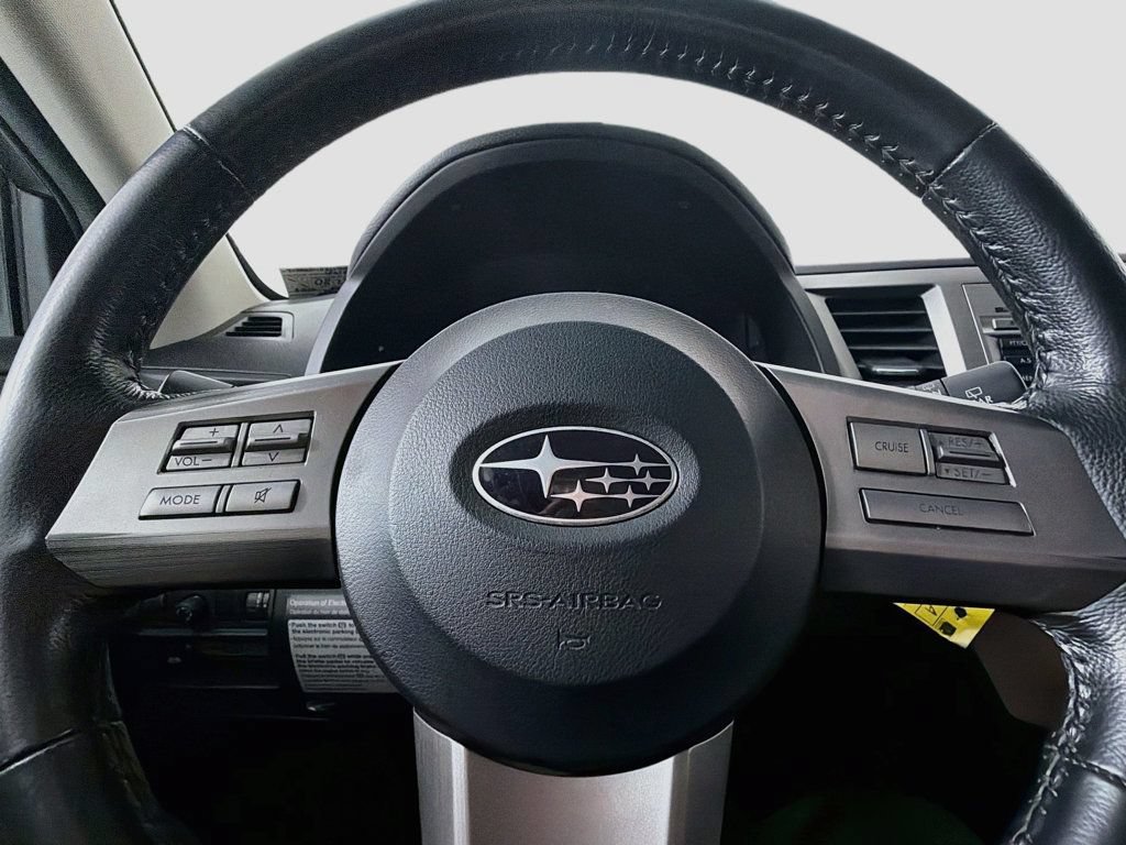Used 2011 Subaru Outback 2.5i Premium w/ All-Weather Pkg AWD/4WD image 11