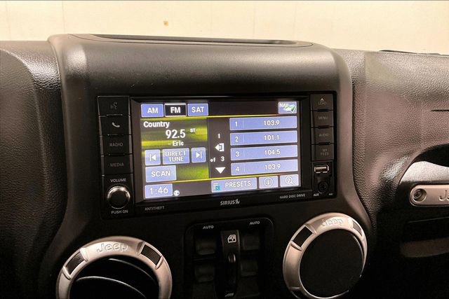 Used 2016 Jeep Wrangler Unlimited Rubicon w/ Connectivity Group image 14