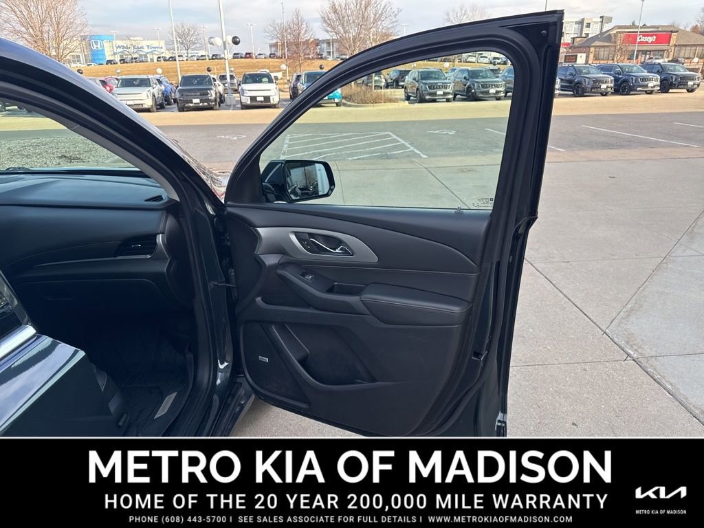 Used 2020 Chevrolet Traverse LT w/ LT Premium Package image 38
