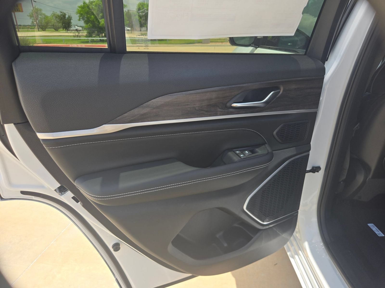 New 2026 Jeep Grand Cherokee Limited AWD/4WD image 14